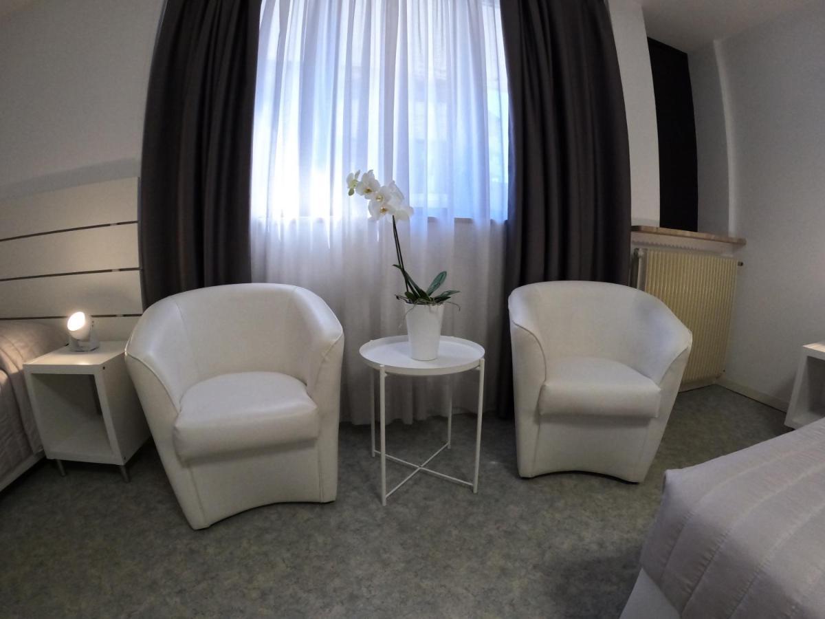 Euro Meuble Hotel 2*